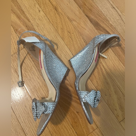 BETSEY JOHNSON DELANCYY SILVER WEDGE SANDALS IN SIZE 7 - Picture 7 of 12